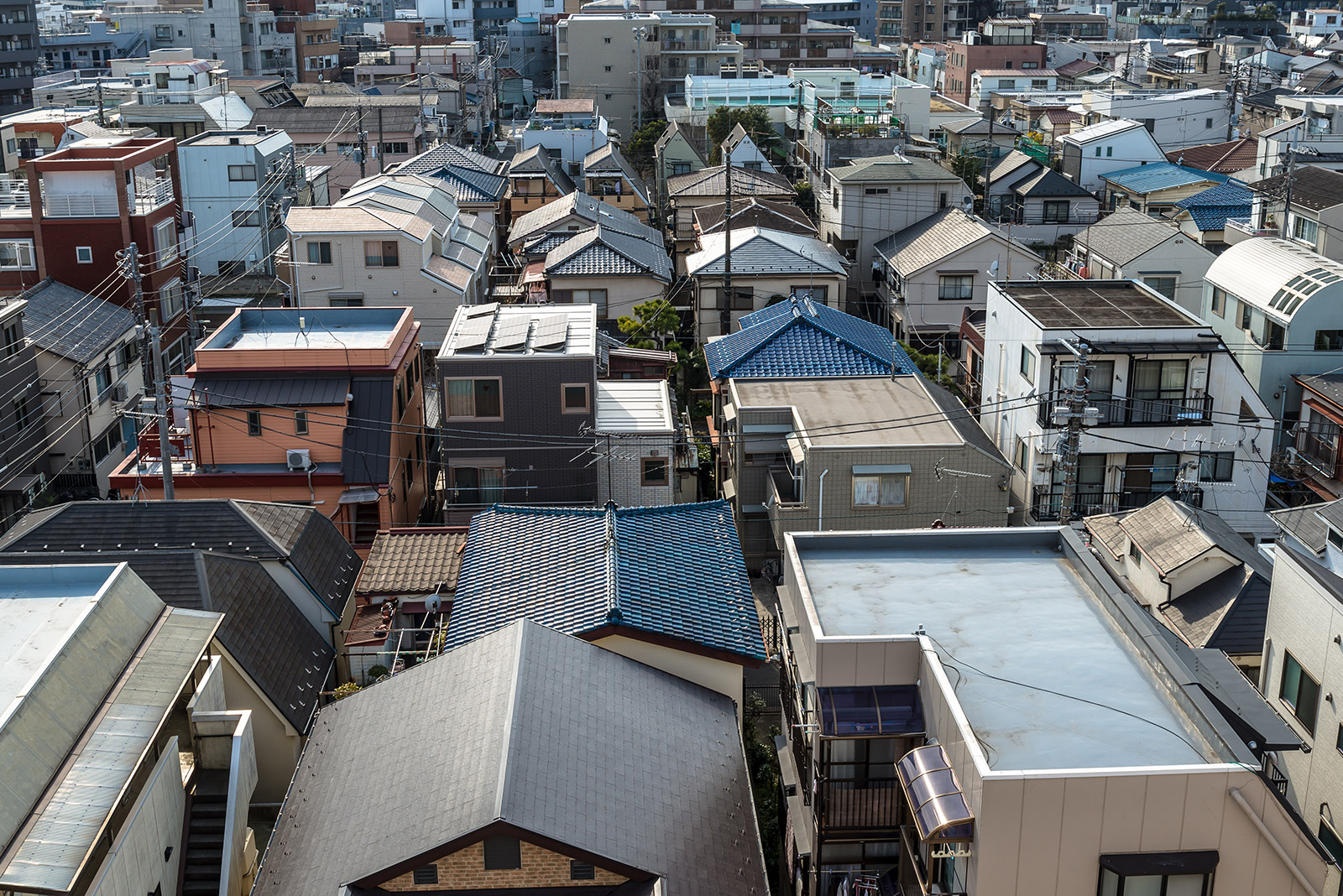 もしも隣の家から火が…？知っておきたい「類焼損害」と備え方